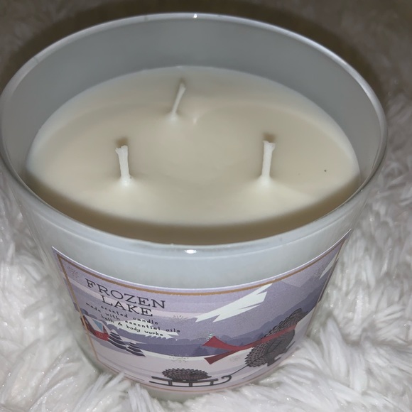 Frozen Lake ❄️ 3Wick Candle 🕯 - Picture 3 of 4
